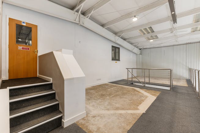 Showroom / Warehouse unit, 4-12 Kempson Close, Aylesbury, Industrial / Retail To Let - 101955_4-12-Kempson-Close-Gatehouse-Way (21).jpg