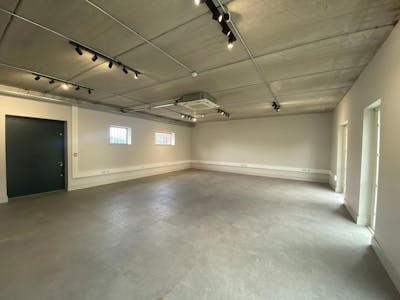 The Courtyard, 110-118 Church Street, Leeds, Office To Let - 9adf7b06397f42eebdcd4891369d6684_Photo_1_large.jpg
