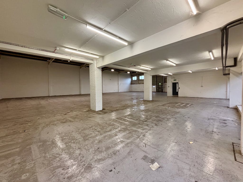 Luton 4 Airport Executive Park Luton Warehouse undercroft