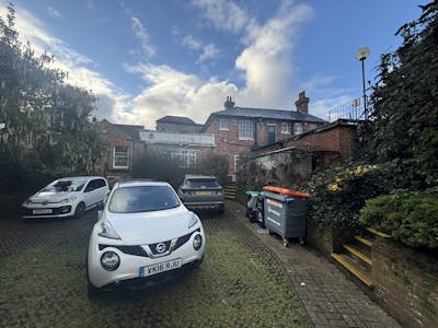 5 The Square, Petersfield, Office / Retail To Let / For Sale - Photo 16-01-2026, 10 00 17.jpg