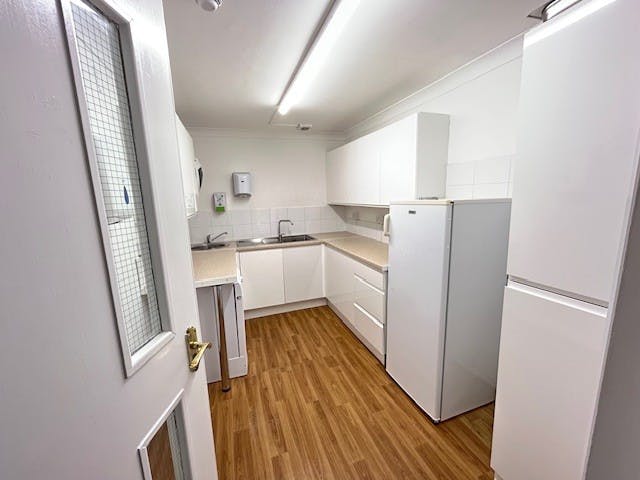 27 Victoria Street, Windsor, D1 / Office To Let - Ground floor kitchen.jpg
