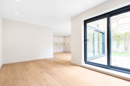 Tuskar Street, London, Terraced house To Let - Reception Room