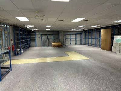 68-70 Church Walk, Burgess Hill, Retail To Let - IMG_5463.jpg