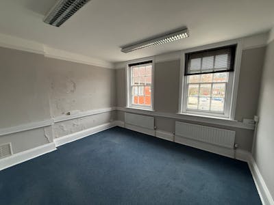 5 The Square, Petersfield, Office / Retail To Let / For Sale - Photo 06-03-2026, 11 12 54.jpg