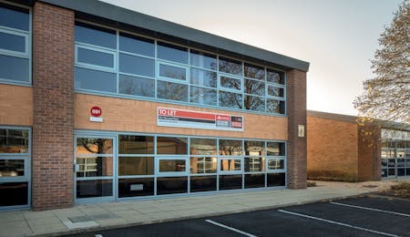 891 Plymouth Road, Slough, Industrial / Warehouse To Let - 891 Plymouth Road 1.jpeg