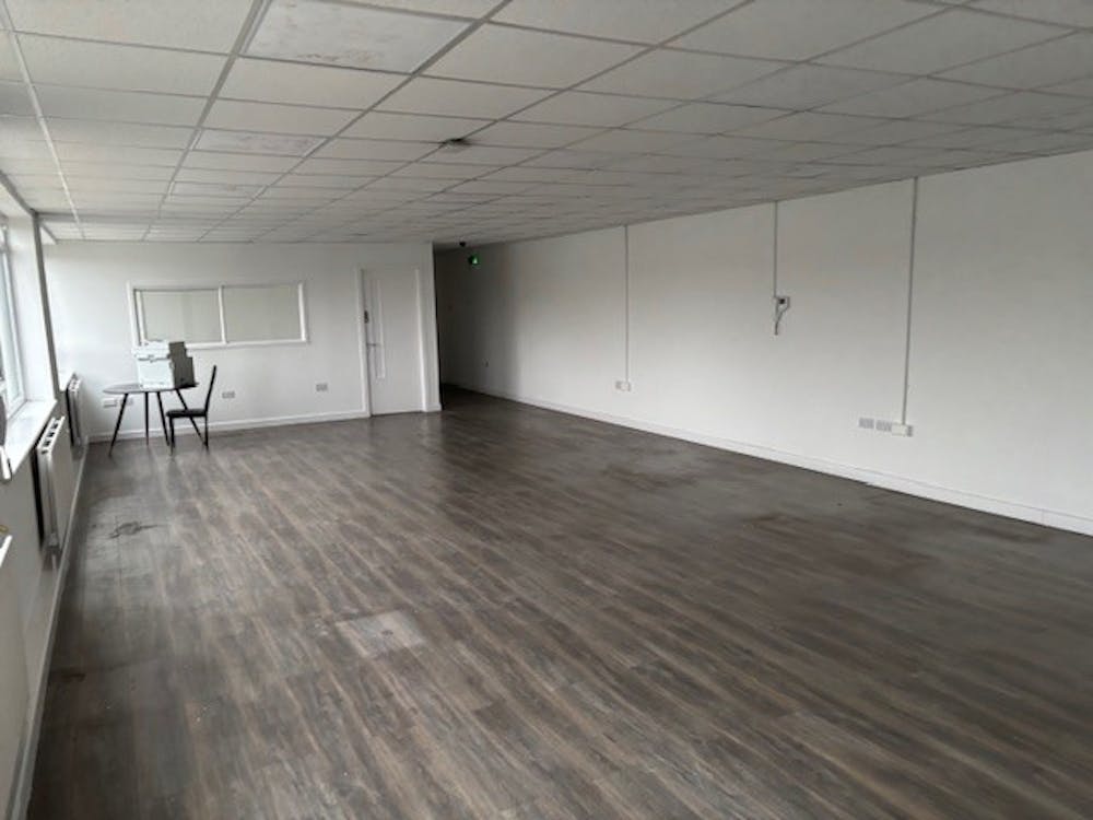 Unit 25, Travellers Lane - 3.jpg