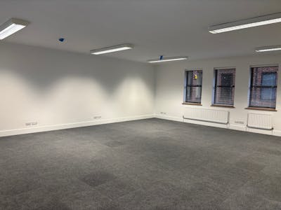 8 Winchester Place, Poole, Office To Let - 01.jpg