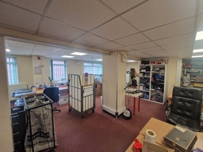 Unit 8d, Stockport, Industrial/Logistics To Let - 20250729_104334.jpg