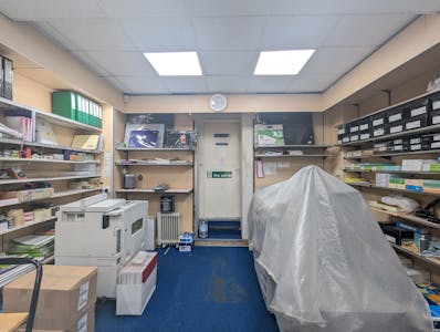 108 High Street, Rickmansworth, Retail To Let - PXL_20260515_091231840.jpg