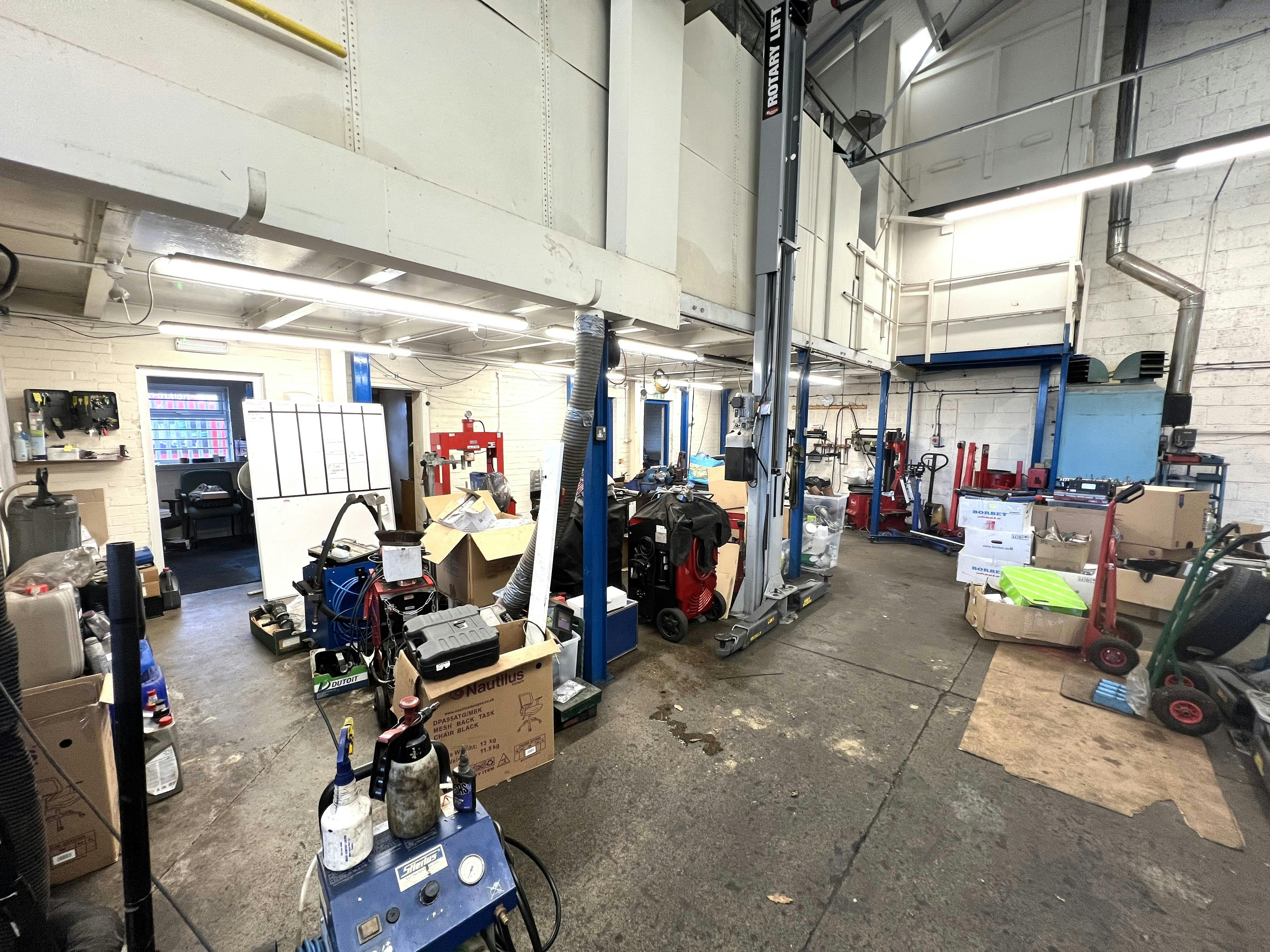 26A Stephenson Way, Crawley, Industrial To Let - IMG_0209.jpeg