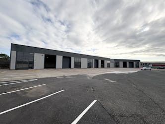 Units 18-20, Severnside Trading Estate, Textilose Road, Manchester, Industrial To Let - IMG_0881.jpeg - More details and enquiries about this property