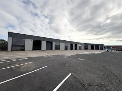 Units 18-20, Severnside Trading Estate, Textilose Road, Manchester, Industrial To Let - IMG_0881.jpeg