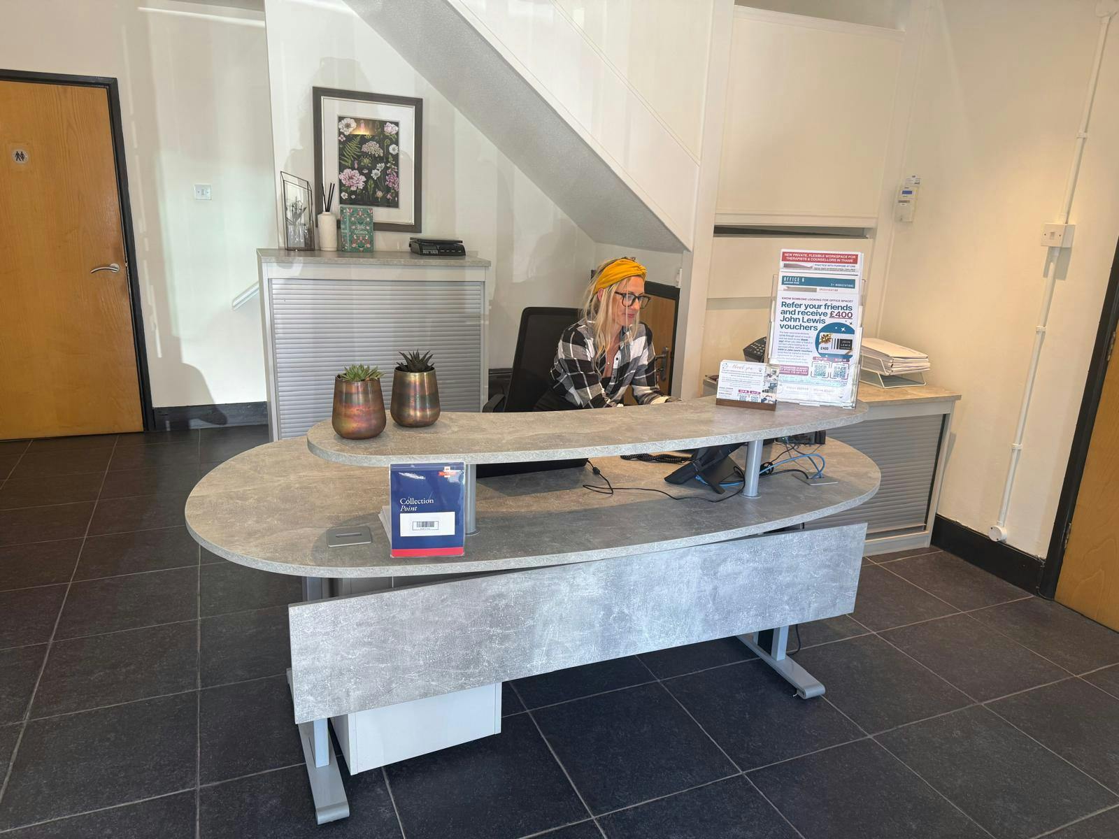 Sanderum Centre, 30A Upper High Street, Thame, Office To Let - Reception desk.jpg