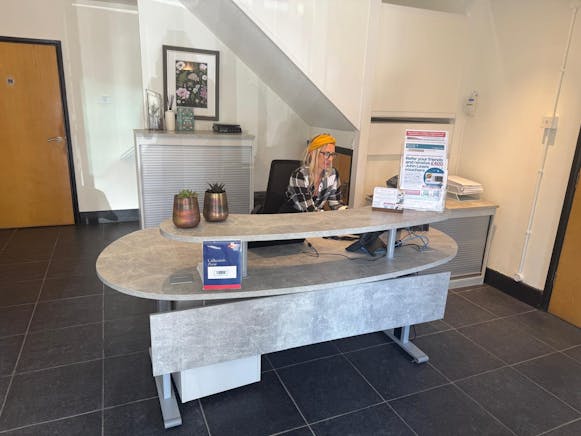 Sanderum Centre, 30A Upper High Street, Thame, Office To Let - Reception desk.jpg