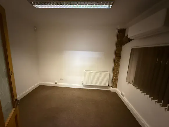 375-377 Rayleigh Road, Leigh-On-Sea, Office To Let - WhatsApp Image 2026-01-06 at 12.03.31 (8).jpeg