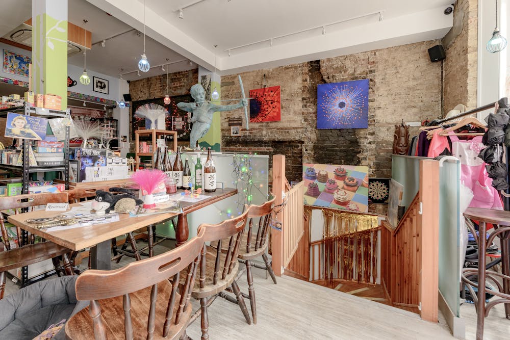 86 Kew Road - gfbase86 kew rd3908.jpg