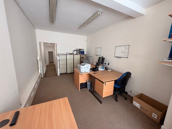 977 London Road, Leigh-on-Sea, Office / Retail To Let - WhatsApp Image 2026-04-27 at 14.12.21 (4).jpeg