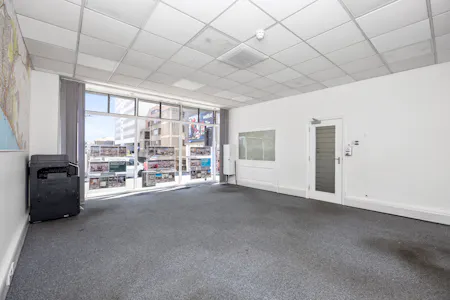 32-33 Queens Road, Brighton, Alternative Use Opportunity / Cafe (A1) / Class E Retail / Leisure / E (Commercial / Business / Service) / E Class Retail / Leisure (no extract - Open A1) / Education / Leisure / Office / Other / Retail / Retail - In Town / Sui Generis To Let - Queen's Road 32-33-001.JPG