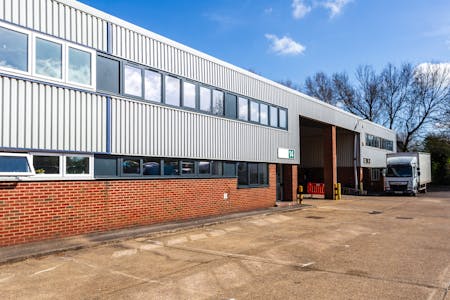 Unit 14, Stocklake Park Industrial Estate, Aylesbury, Industrial To Let - HLP_R_250414_5022.jpg
