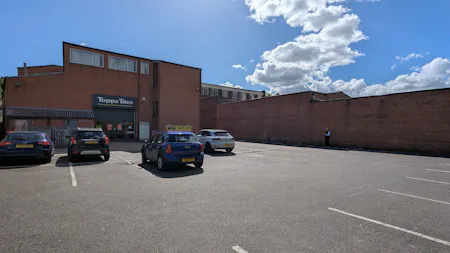 786-794 Oxford Road, Reading, Class E Retail / Leisure / Retail / Trade Counter / Trade Counter / Showroom To Let - PXL_20260609_150024287.jpg