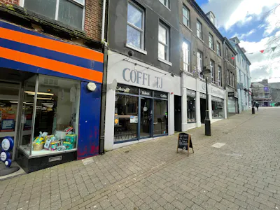 5 Hall Street, Carmarthen, Retail To Let - IMG_0420.jpg