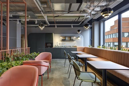 Clockwise Offices, Wood Green, Greenside House, London, Serviced Office To Let - Clockwise_WoodGreen_4thFloorLoungeAndKitchen_3.jpg