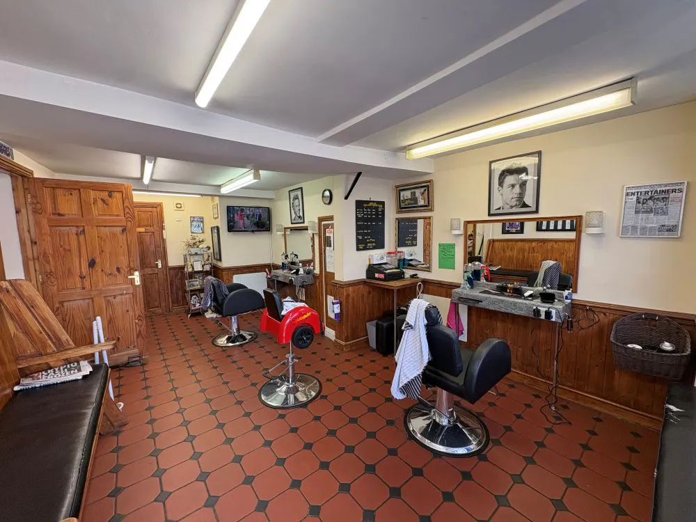 18 Market Square, Bicester, Office / Retail To Let - IMG_3529.jpg