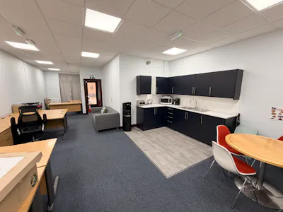 8 Manor Courtyard, Hughenden Avenue, High Wycombe, Office To Let - 20260611_141257913_iOS.jpg