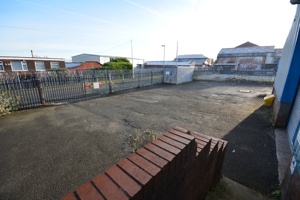 Gillwood Ltd, Manchester St - Front Yard