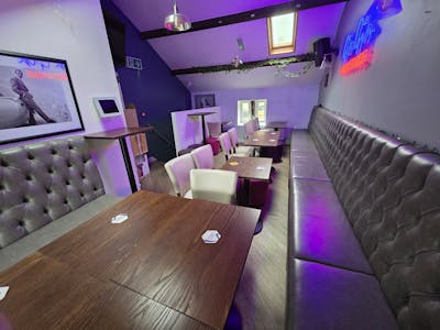1 Milnrow Road, Oldham, Bar / Club To Let - First Floor