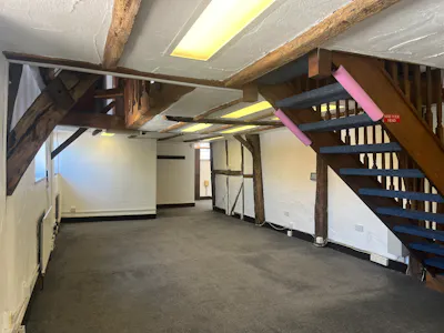 39 High Street, Crawley, Office / Retail For Sale - IMG_1275.JPG