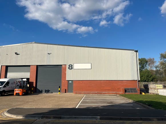 Unit 8 Airlinks Industrial Estate, Heston, Heathrow To Let - 8 Arilinks Main 1.jpg