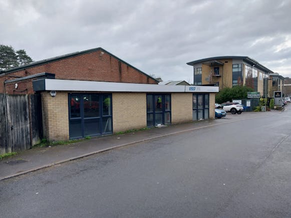 Hurst House, Ascot, Retail To Let - IMG-20251216-WA0011.jpg