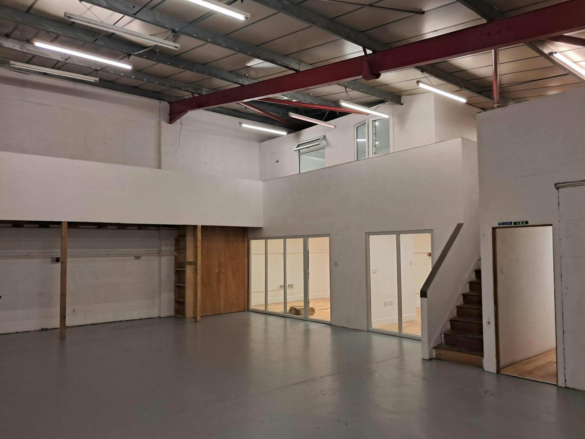 Unit 32, Longshot Industrial Estate, Bracknell, Industrial To Let - 1000001411.jpg