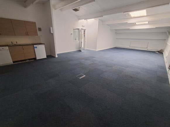 Unit 7 Progress Business Park, Progress Way, Croydon, Industrial To Let - 20250415_103920.jpg