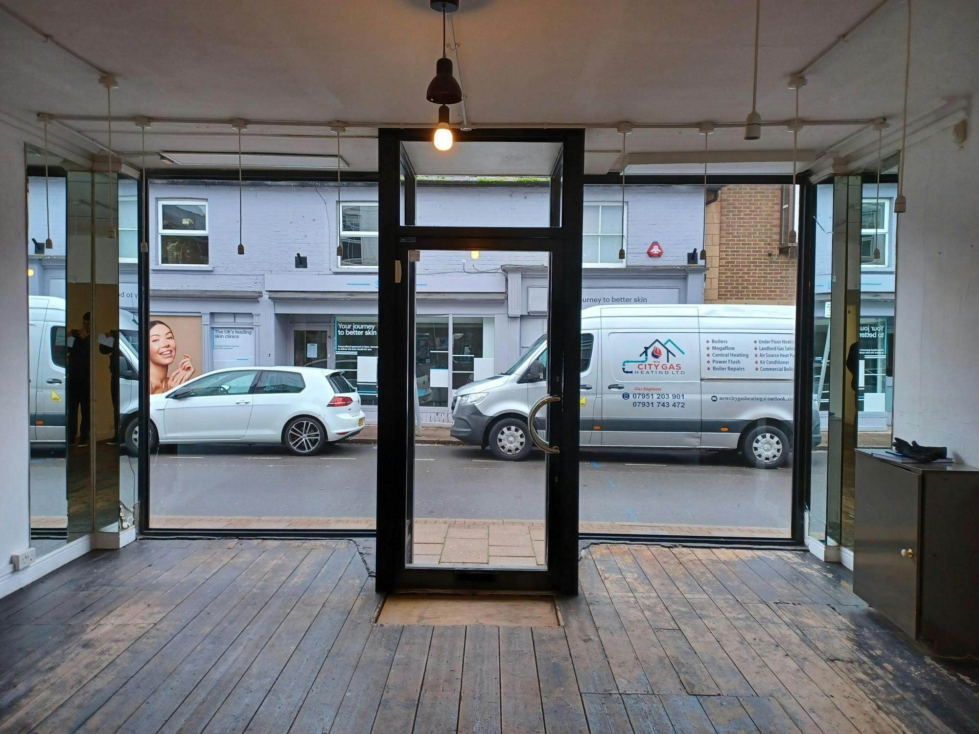 6 Baker Street, Weybridge, Retail To Let - 20260108_112940.jpg