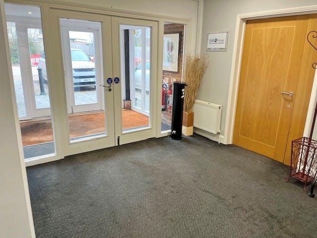 Chequers Barn, Edenbridge, Offices To Let - grd floor entrance.jpg