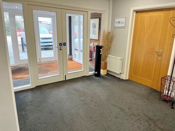 Chequers Barn, Edenbridge, Offices To Let - grd floor entrance.jpg