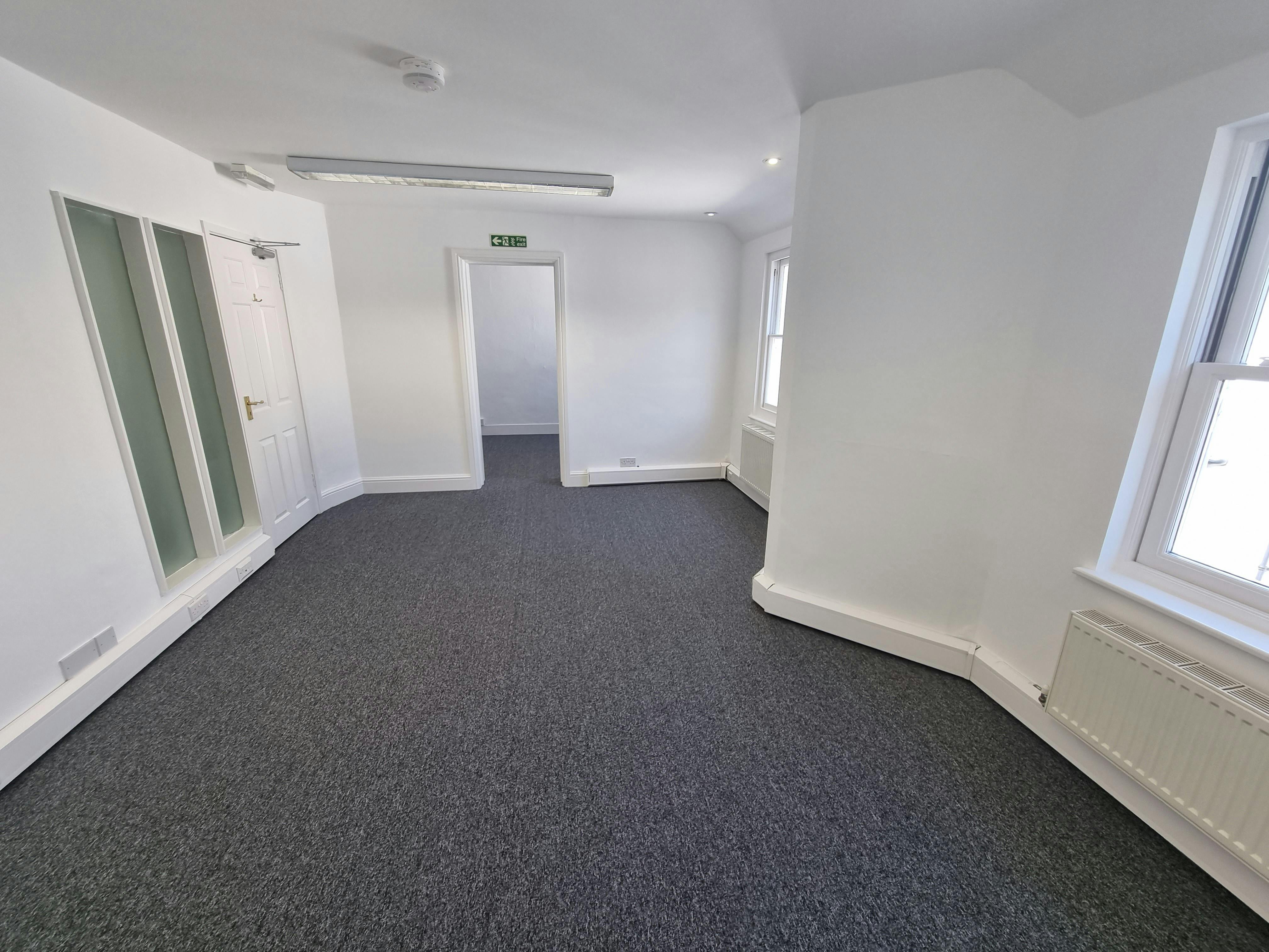 1st Floor Rear, 22 London Road, Horsham, Office To Let - 20240509_112644.jpg