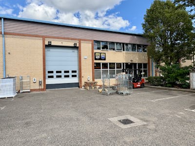 9 Maple Grove Business Centre, Hounslow, Industrial / Warehouse To Let - IMG_6591.jpg