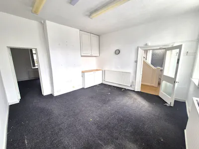 6 Howard Street, Glossop, Office To Let - 20260602_162026.jpg