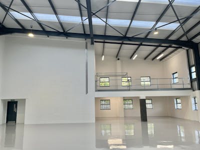 Unit 8 Airlinks Industrial Estate, Heston, Heathrow, Industrial / Warehouse To Let - Warehouse 5.jpg