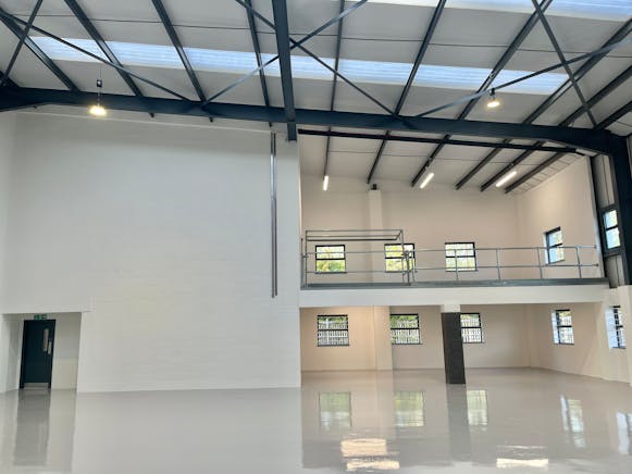 Unit 8 Airlinks Industrial Estate, Heston, Heathrow To Let - Warehouse 5.jpg