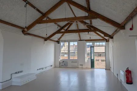 Unit 12, 5 Durham Yard, London, Office To Let - PXL_20260408_102931846.jpg