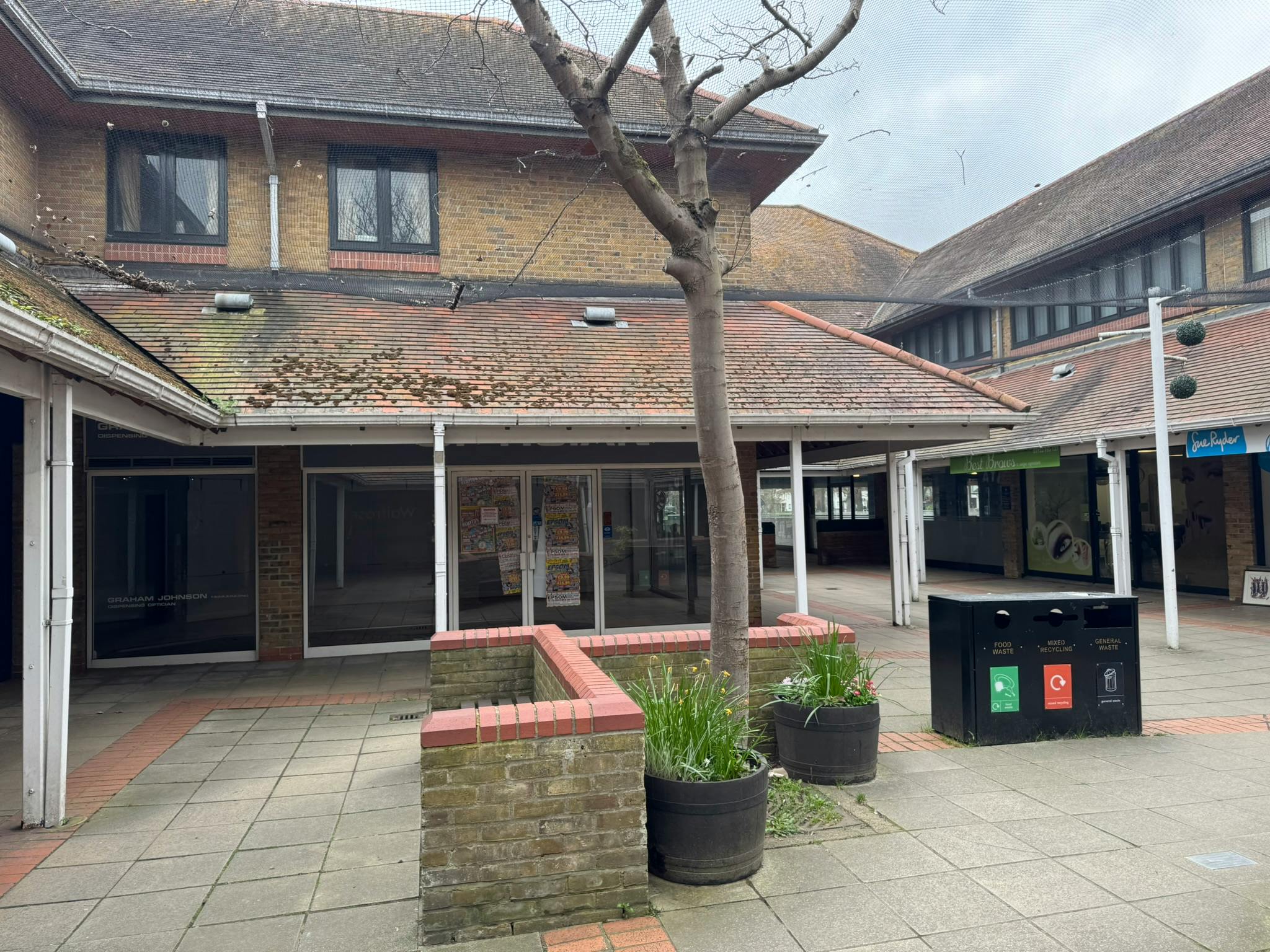 Industrial Unit in Walton-on-Thames - photo 3