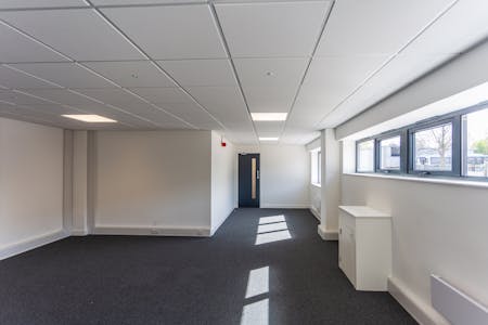 Unit 14, Stocklake Park Industrial Estate, Aylesbury, Industrial To Let - HLP_R_250414_5144.jpg