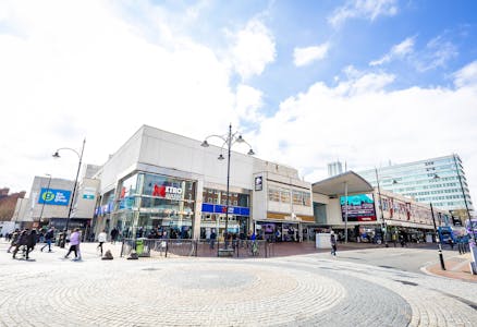 120-122 Broad Street Mall - short term lettings available, Reading, Class E Retail / Leisure / Retail / Shopping Centre To Let - ReadingLeasingBrochurePhoto.jpg