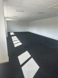 Unit 4, Chertsey Business Park, Chertsey, Industrial To Let - IMG_1634.jpeg