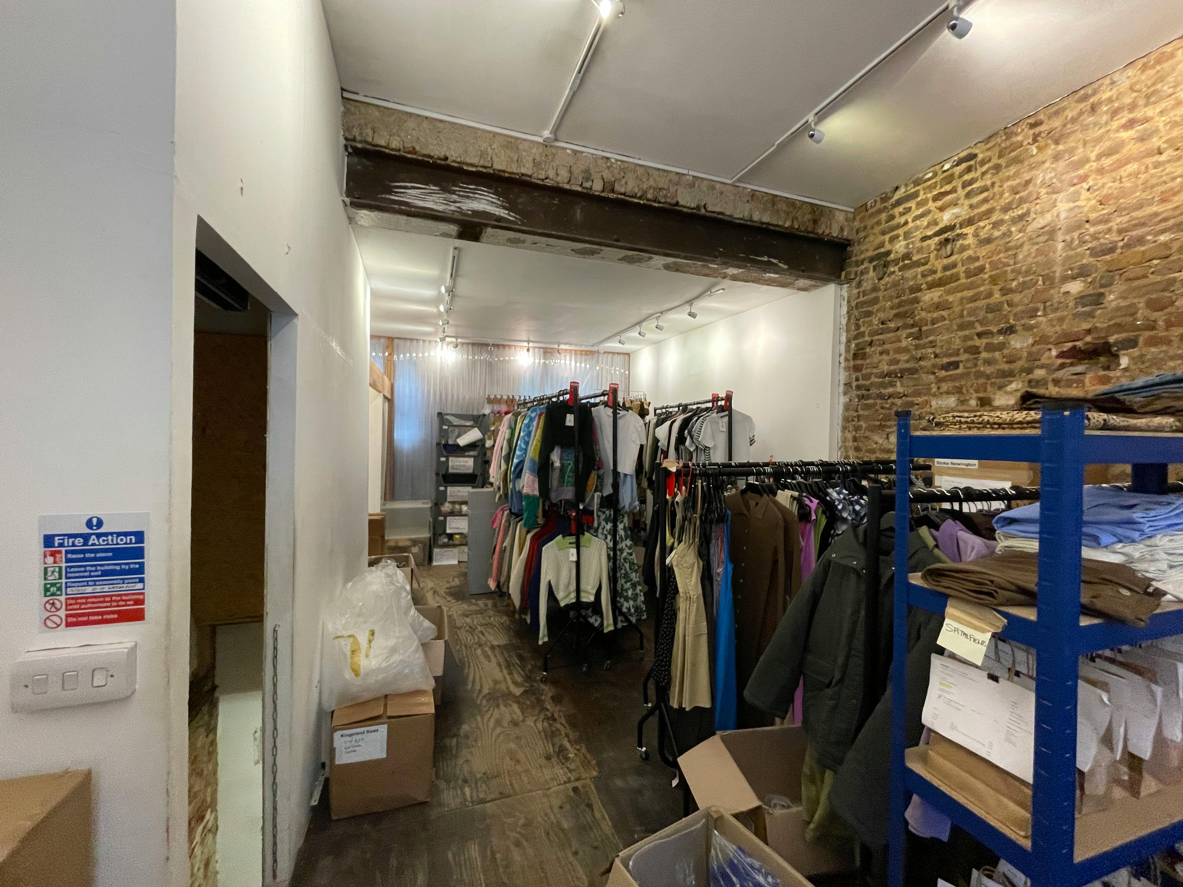 Retail/Shop in London - photo 4