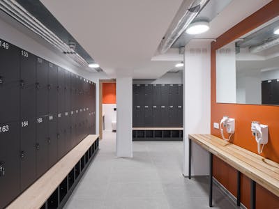 The Fold, Kensington Village, London, Office To Let - The Fold - Changing facilities 2